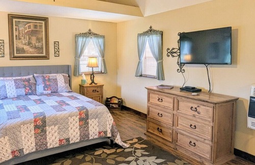 Davis Cabin | The Doll House Cabin