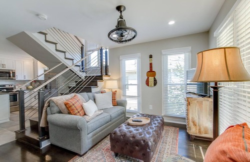 Hillsboro West End House | The Dolly★Explore Hillsboro Village on foot★Free Parking, 9 mins to downtown!