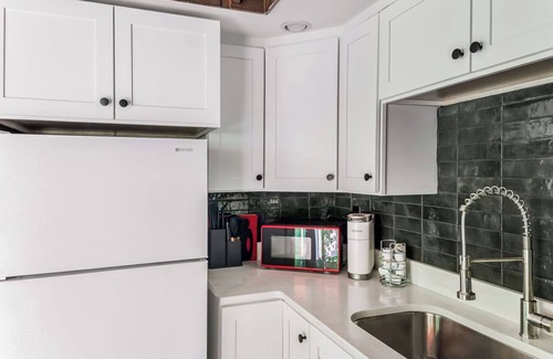 Bristol House | The Dome –Unique 1BR Private Home Close to Casino, Speedway & Lake