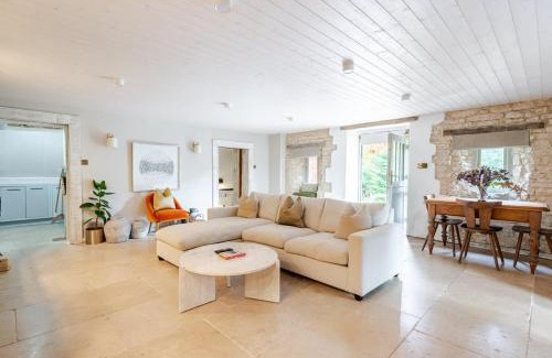 Brimpsfield House | The Dovetail - Cotswolds Living