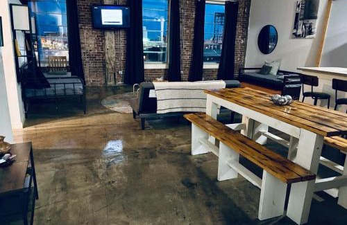 Downtown Memphis Apartment | The Downtown Arena Loft