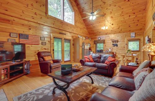 Sevierville House | The Dreamers Nest Sevierville Cabin with Hot Tub!