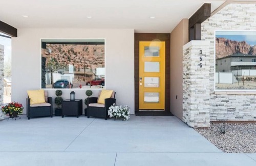 Hildale House | The Dunes-3Bed, 3Bath, Hot Tub
