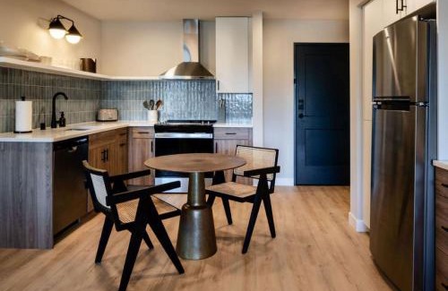 Tenney-Lapham Apartment | The Dylin by Mint House
