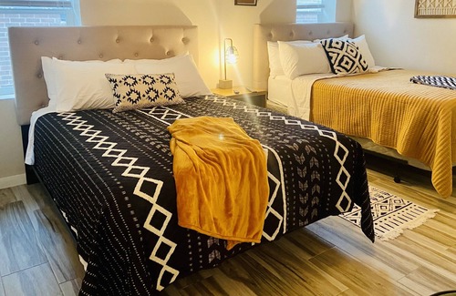 College Park House | The Eagles Nest! King Sized Bed! Sleeps 12! Family a time