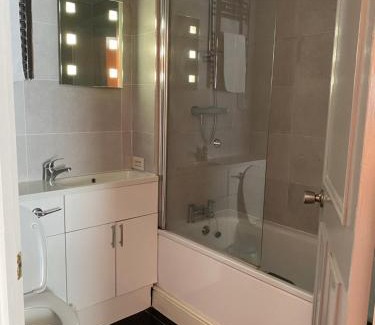 Cambridge Hotel | The Earl Of Derby