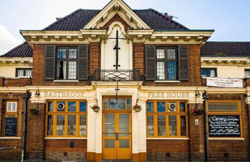 Eastbrook Hotel | The Eastbrook Pub & Hotel