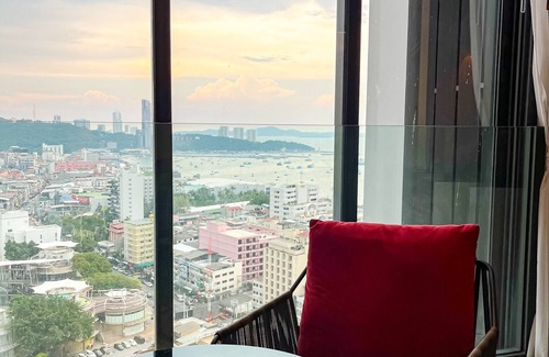 Pattaya Bay Apartment | The Edge central pattaya