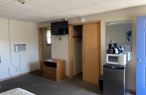 Marinette Hotel | The Edgewood Motel