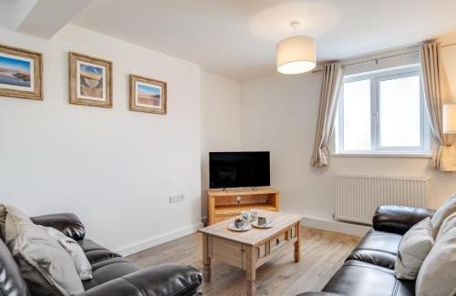 Crynant House | The Edith