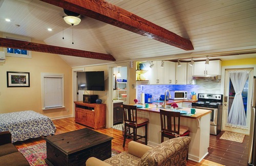 Jonesborough Cottage | The Eggplant Cottage in Jonesborough, Tennessee