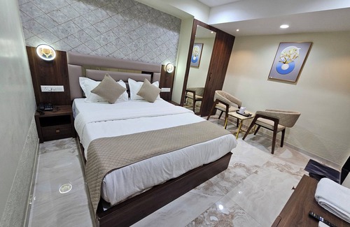 Gandhinagar Hotel | THE EIFFEL HOTEL & BANQUET