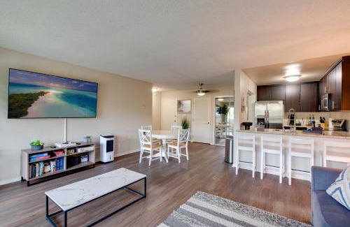 Del Rey Apartment | The Electric Blue Abode, Oceanside