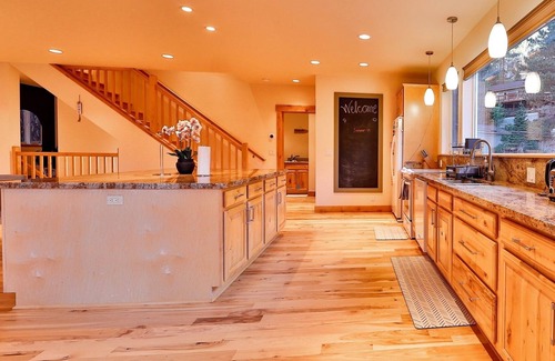 Stateline House | The Elevator House – Sleeps 10!