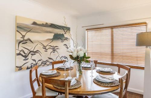 Yamba House | The Elks - Pet Friendly Home in Town