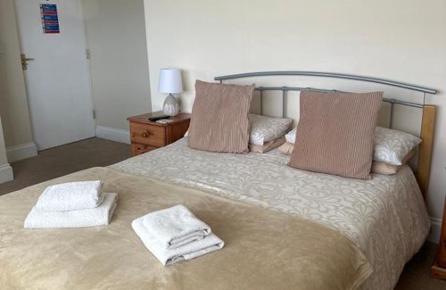Middleton-on-Sea Hotel | The Elmer