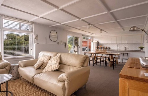 Bicheno House | The 'Elusive Penguin' - Perfect holiday house