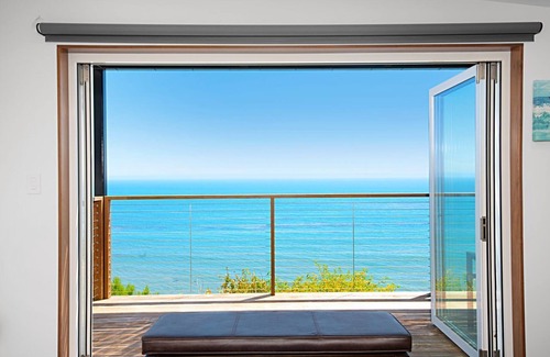 Western Malibu House | The Encinal Surf Shack I Ocean View & Private Direct Beach Access