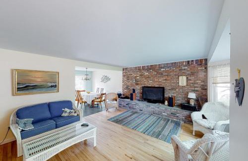 Cutchogue House | The Endless Summer Cottage