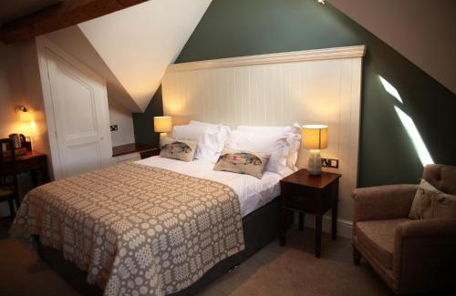 Conwy Hotel | The Erskine Arms
