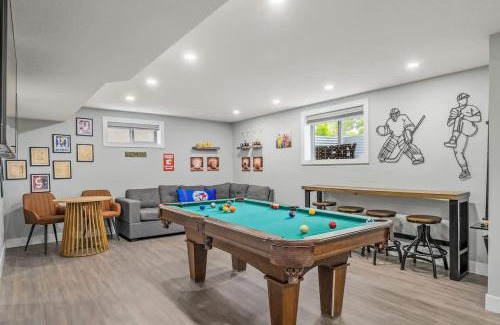 Calgary House | The Experience - Pool Hot Tub Theater Games Rm Pub