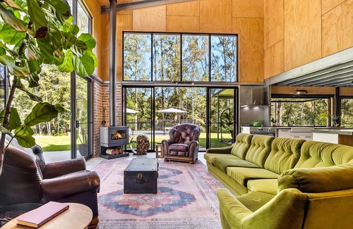 Cooloolabin House | The Falls Hideaway: Pool, Firepit & Outdoor Bliss