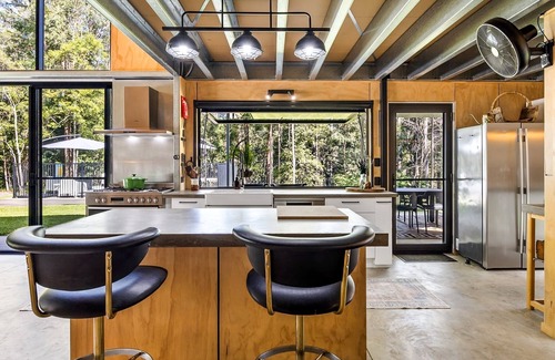 Cooloolabin House | The Falls Hideaway: Pool, Firepit & Outdoor Bliss