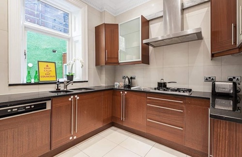 Frognal and Fitzjohns Apartment | The Family Getaway - by Out of Office Lifestyle