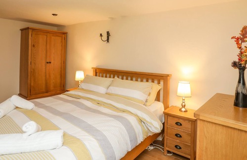 Bodorgan Cottage | THE FARM HOUSE, pet friendly, character holiday cottage in Llangefni