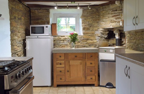 Newcastle Emlyn Cottage | The Farmhouse - UK13183