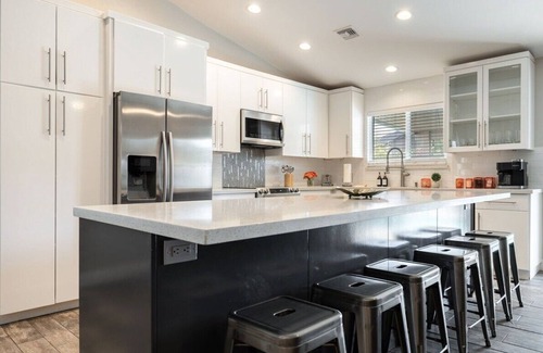 Sunset Ridge House | The Fashionable Fox Trotter by PaseoHomesAZ with Heated Pool