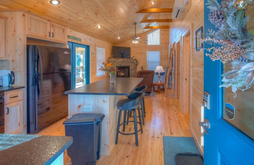 Murphy Cabin | The Fawn at Deer Ridge - Escape to a King bed and dog yard-Get Away From It All!