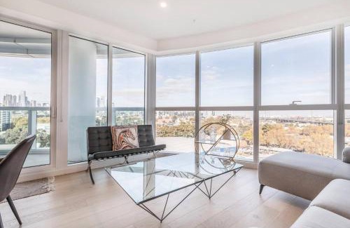 North Melbourne Apartment | 'The Fawn' Relish in Sub-Penthouse Panorama