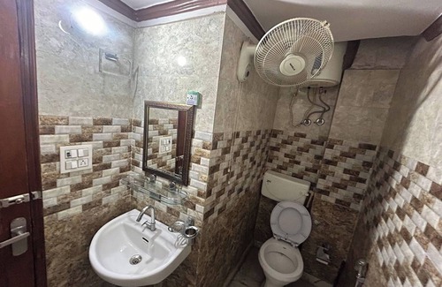 Nizamuddin Hotel | The Fazar Residency Near Hazrat Nizamuddin Dargah.