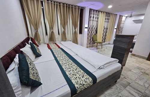 Nizamuddin Hotel | The Fazar Residency Near Hazrat Nizamuddin Dargah.