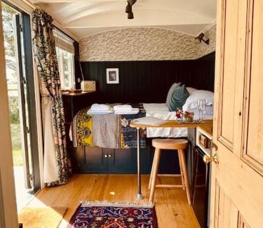 Helston Apartment | The Field Room - Hut on The Lizard