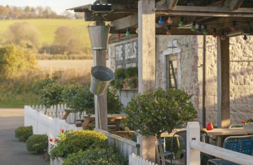 Brabourne Hotel | The Five Bells Inn