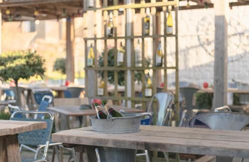 Brabourne Hotel | The Five Bells Inn