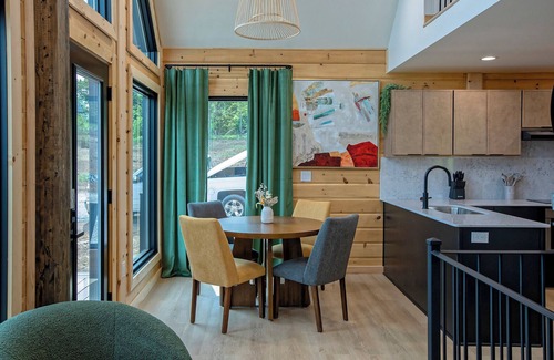 Bristol House | The Fives - 22477 Elevated Peace
