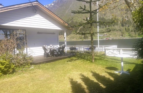 Balestrand House | The fjord dream in Balestrand right by the water