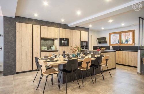 Bellecombe-en-Beauges House | THE FLAT BENCH HOUSE