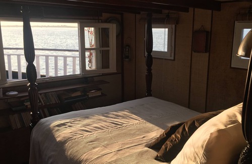 Lege-Cap-Ferret Boat Rental | The Floating Villa of Ferret