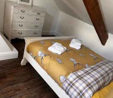 Gateshead House | The Follonsby hot tub Retreat with own bar near city centre