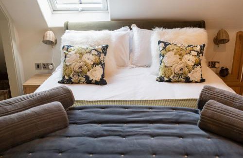 Bridgnorth House | The Forge - Beautiful Contemporary Barn - Hot Tub