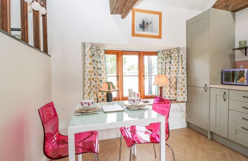 Taunton Cottage | THE FORGE, character holiday cottage, with a garden in Taunton
