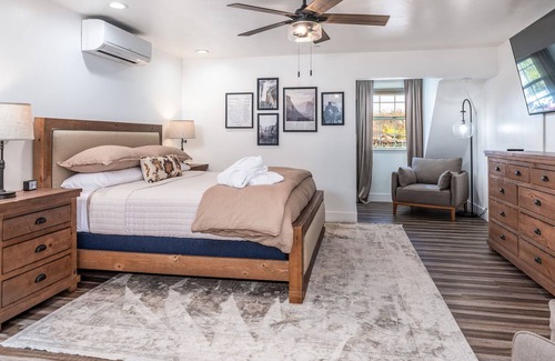 Oakhurst Hotel | The Four Daughters Inn