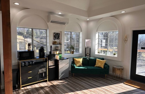 Oakhurst Apartment | The Four Daughters