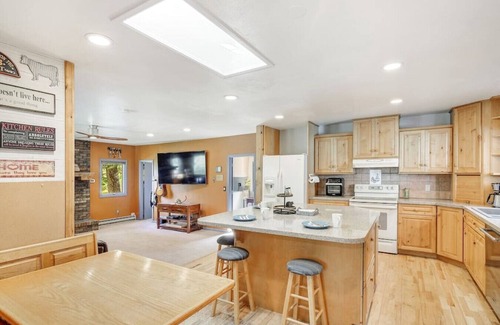 Doubleheader House | The Four Pines Retreat