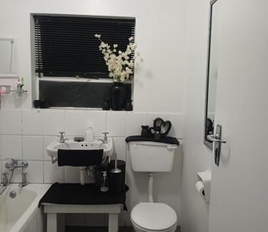 Uitenhage House | The Foxies