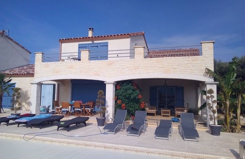 Saint-Hippolyte-de-Montaigu Cottage | The Montaigu cottage